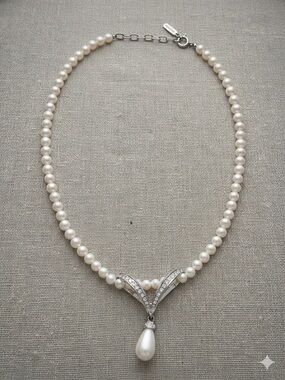 ✨ SIGNED RARE  Vintage VENDÔME Pearl & Rhinestone Chevron Drop Necklace ✨